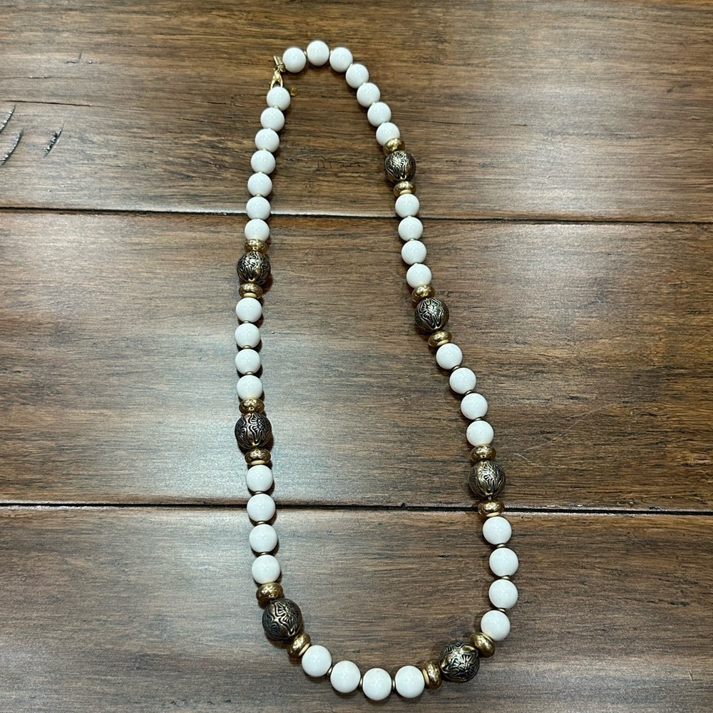 Vintage Timeless White and Gold Necklace with Classic Beads